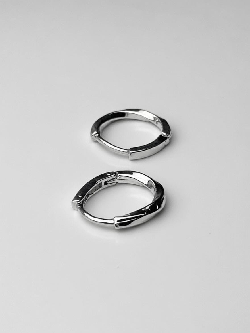 Boucles d’Oreilles Argent 925 Créoles Irrégulières Torsadées – Hoops Sculpturaux Raffinés & Élégants Poinçonnés