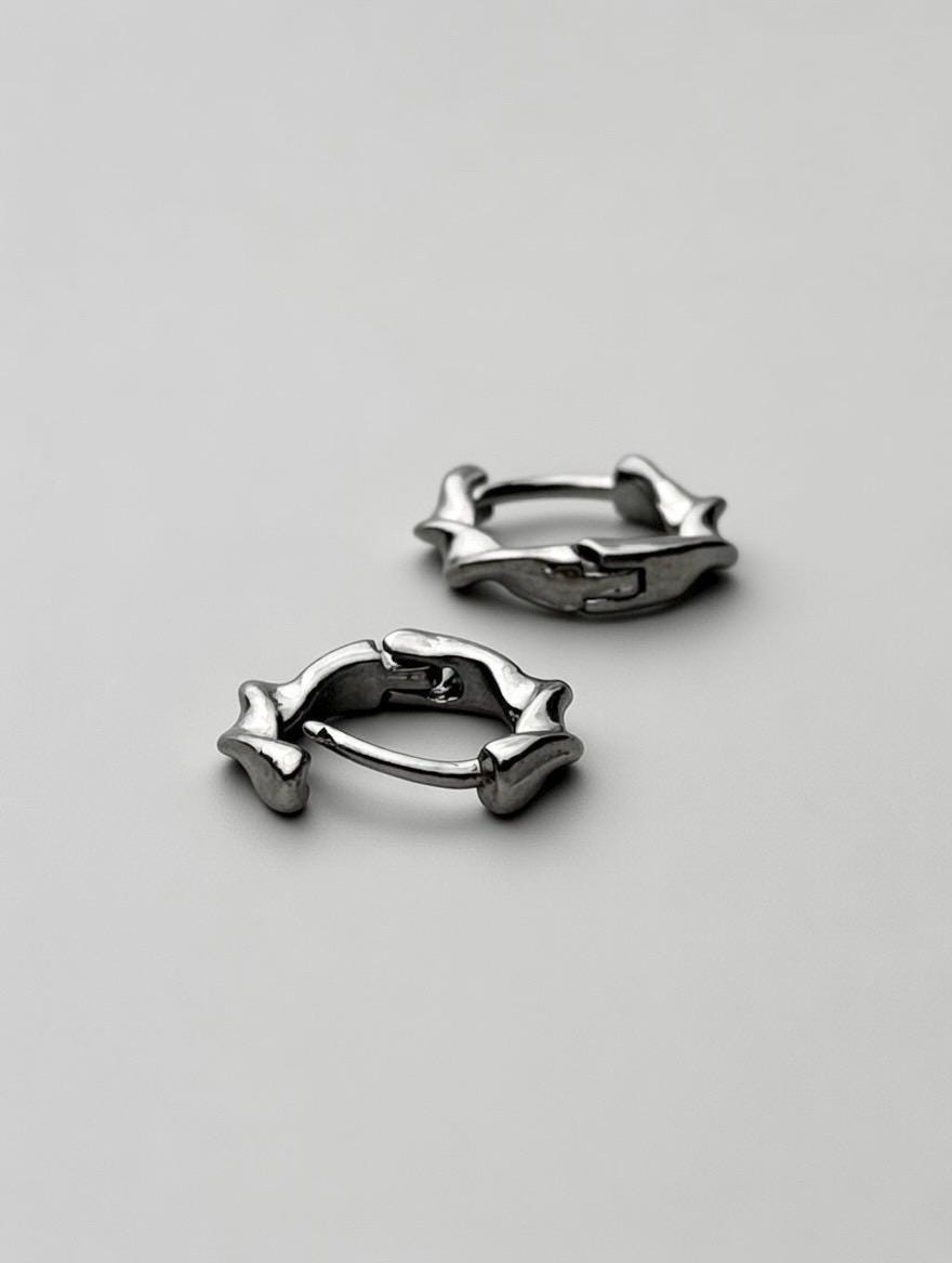 Boucles d’Oreilles Acier Inoxydable Créoles Torsadées Organiques – Hoops Sculpturaux Fluides Minimalistes (Paire)