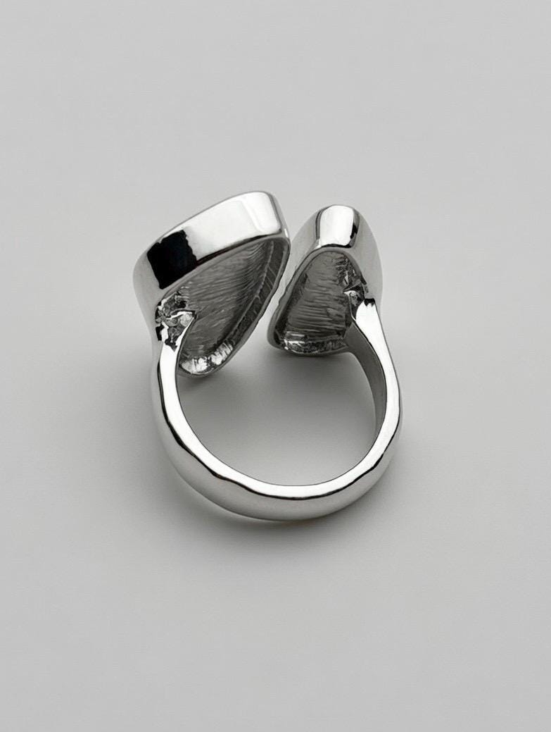 Bague “Obsidienne Asymétrique” – Argent 925, ajustable, pierre noire en verre