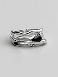 Bague Acier Inoxydable Vagues Organiques & Pierre Noire – Bijou Sculptural Fluide Moderne Ajustable