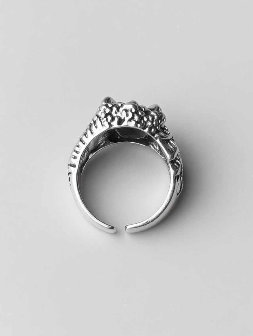 Bague Gothique Sculptée en Argent 925 – Pierre Noire | Massive, Ajustable & Unisexe