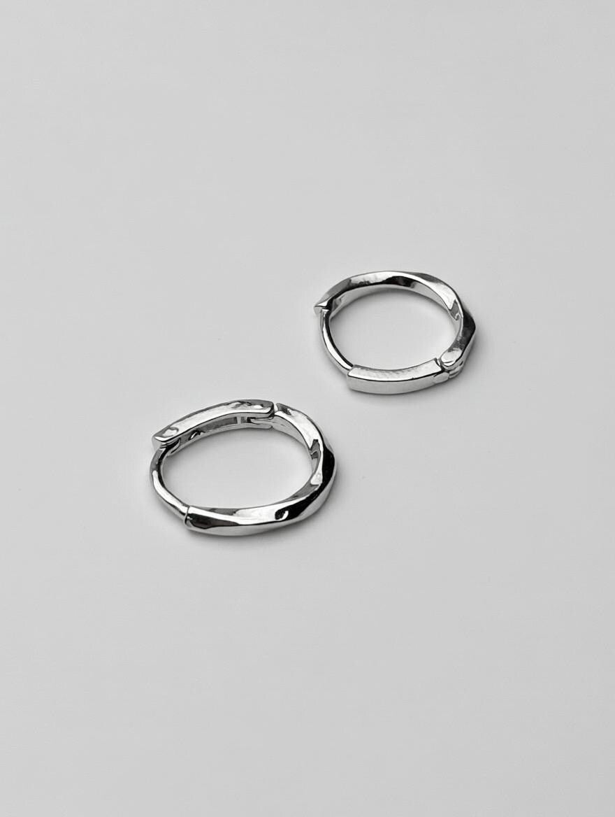 Boucles d’Oreilles Argent 925 Créoles Irrégulières Torsadées – Hoops Sculpturaux Raffinés & Élégants Poinçonnés