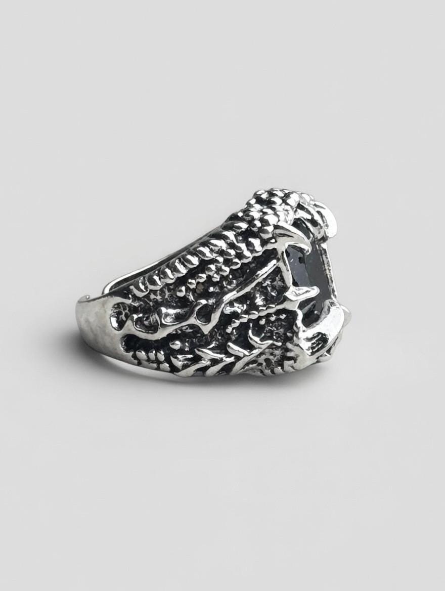 Bague Gothique Sculptée en Argent 925 – Pierre Noire | Massive, Ajustable & Unisexe