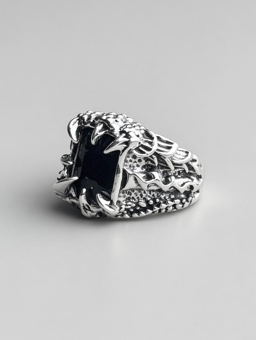 Bague Gothique Sculptée en Argent 925 – Pierre Noire | Massive, Ajustable & Unisexe