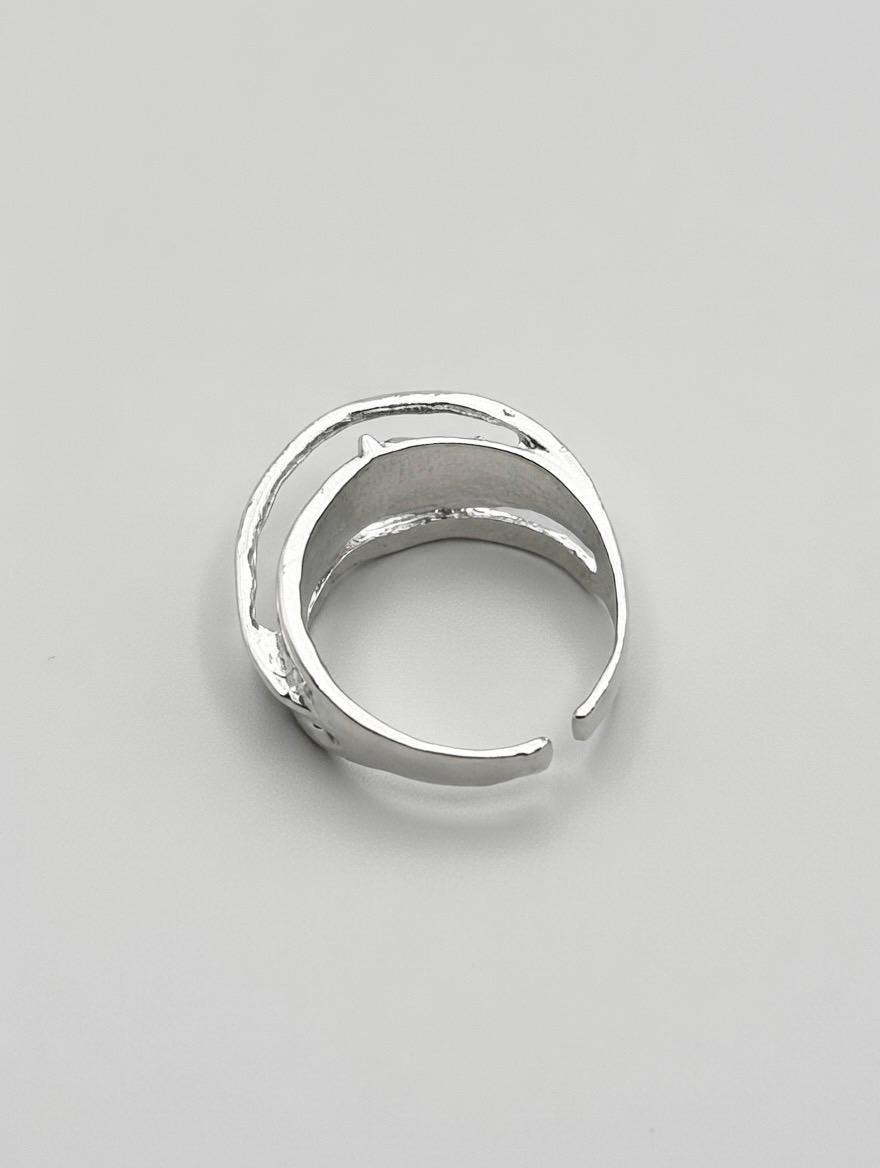 Bague Acier Inoxydable Vagues Organiques & Pierre Noire – Bijou Sculptural Fluide Moderne Ajustable