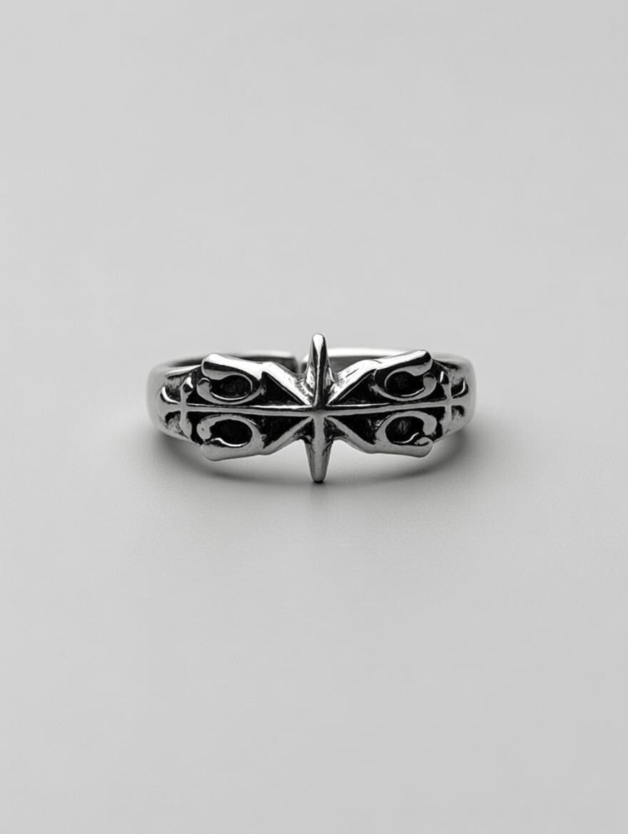Bague Acier Inoxydable Croix Ornée Gothique – Bijou Statement Central Pointu Sculptural Moderne | Durable