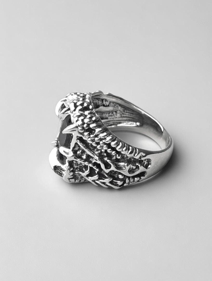 Bague Gothique Sculptée en Argent 925 – Pierre Noire | Massive, Ajustable & Unisexe