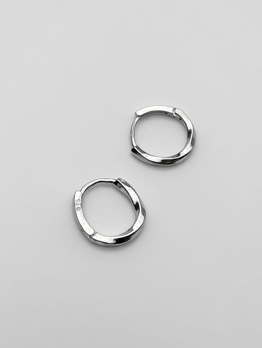 Boucles d’Oreilles Argent 925 Créoles Irrégulières Torsadées – Hoops Sculpturaux Raffinés & Élégants Poinçonnés