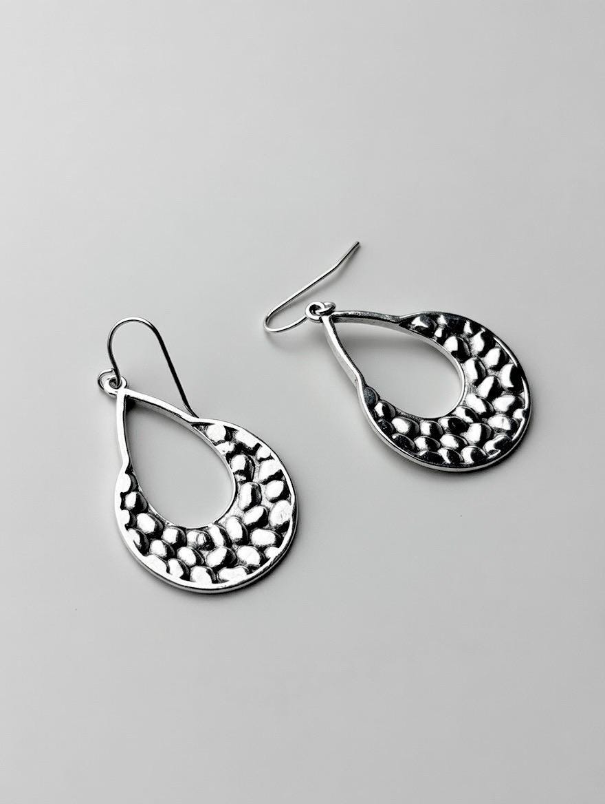 Boucles d’Oreilles Argent 925 Gouttes Texturées Nacrées – Créoles Asymétriques Martelées Boho Chic Él