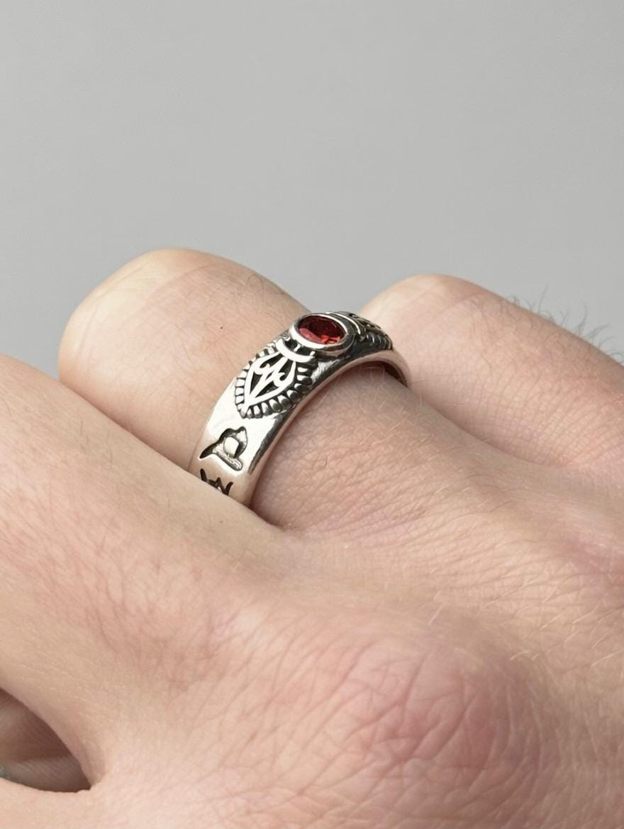 Bague gothique en argent massif 925 – Poinçon gravé  Pierre rouge Ajustable & Unisexe